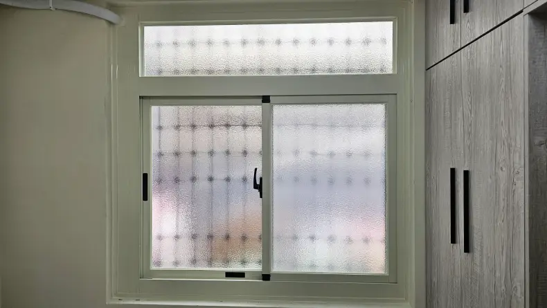 乾式施工氣密窗換新：巧妙避開管線干擾的客製化設計