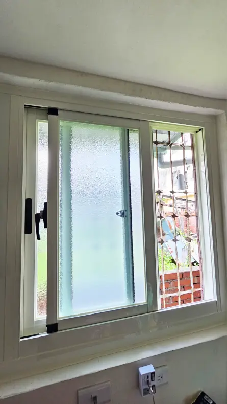 乾式施工氣密窗換新：巧妙避開管線干擾的客製化設計