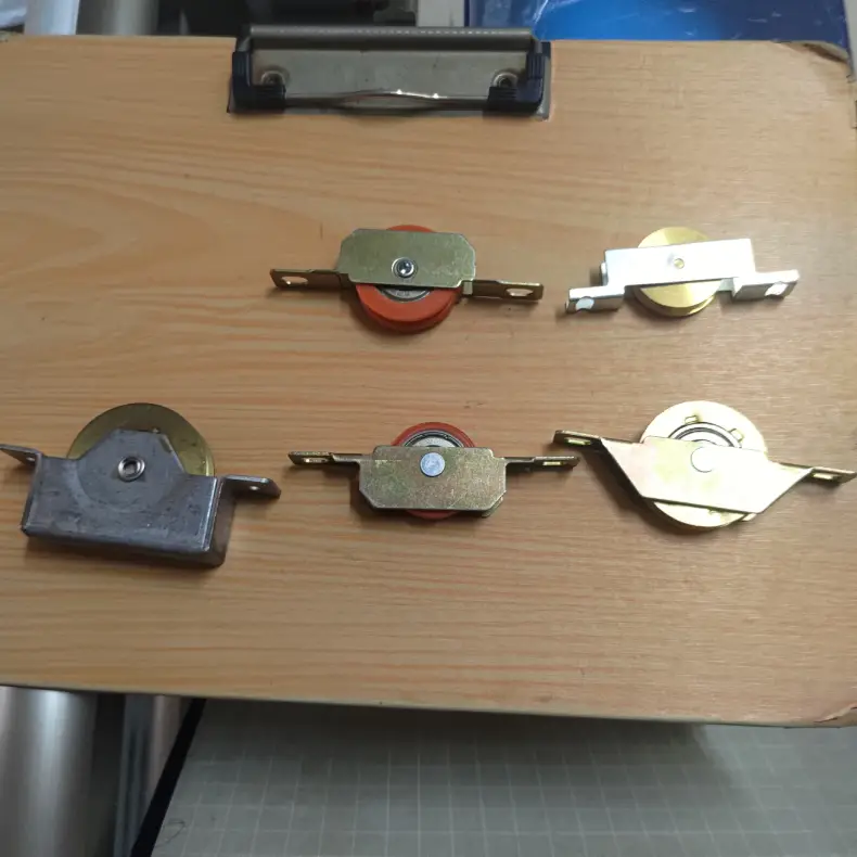 【鋁門窗五金健檢】滑輪更換與軌道維護，重拾新窗般的滑順手感