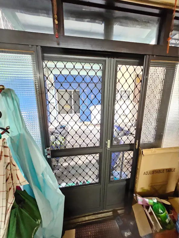 新居落地窗缺件補齊:客製化紗門