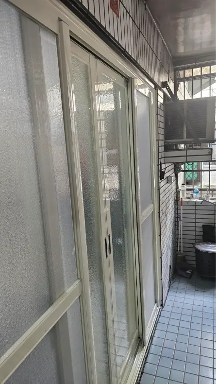 【完工案例】客廳玄關進出口改建:四片式落地氣密窗工程