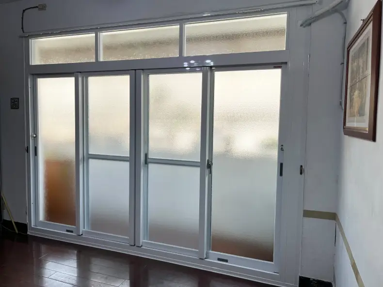 【完工案例】客廳玄關進出口改建:四片式落地氣密窗工程